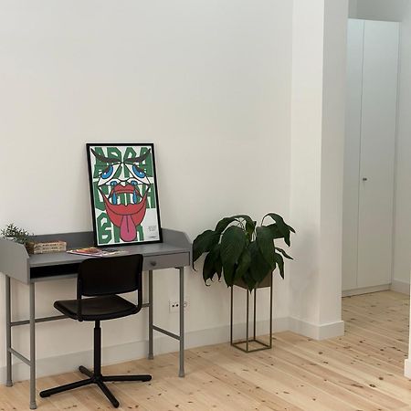 Modern Bedroom In Lisboa Extérieur photo