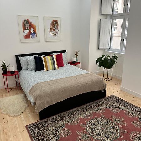 Modern Bedroom In Lisboa Extérieur photo